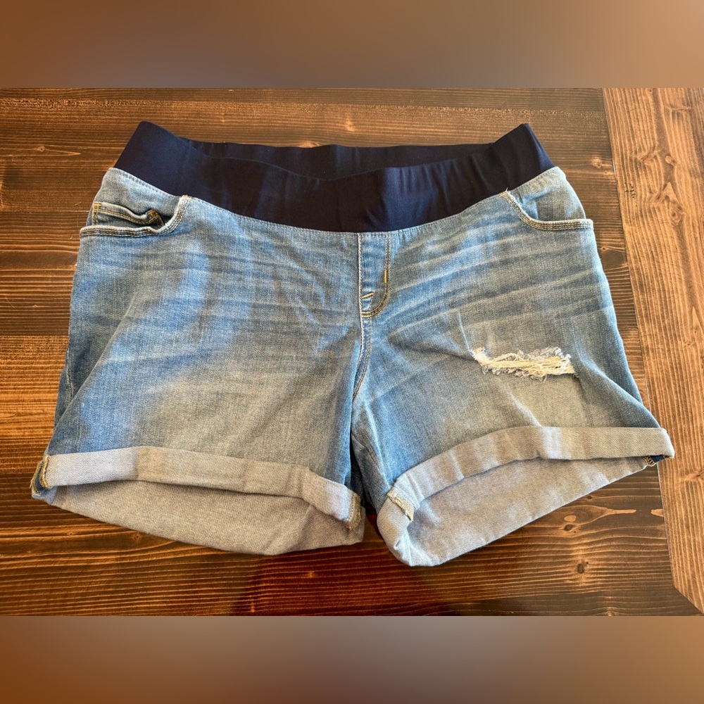Liz Lange for Target Light Blue Distressed Denim Maternity‎ Shorts Size M